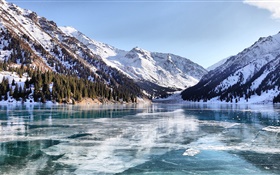 Almaty, Kazajstán, invierno, lago