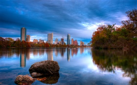 Austin, Texas, EE.UU., lago, edificios, cielo azul