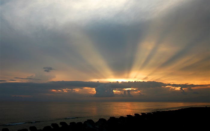 Playa al atardecer, mar, puesta del sol, nubes Fondos de pantalla, imagen