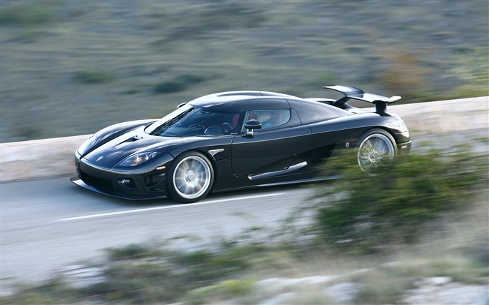 Negro superdeportivo Koenigsegg en la velocidad Fondos de pantalla, imagen