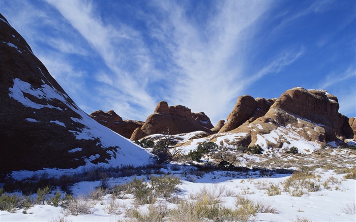 Cielo azul, nieve, invierno, hierba, montaña Fondos de pantalla, imagen