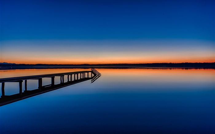 Lago tranquilo, puente, anochecer, reflejo en el agua HD fondos de