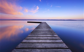 Puente de madera, lago, amanecer, cielo azul HD fondos de pantalla