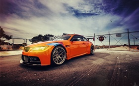 BMW E92 M3 GT2 naranja supercar vista lateral