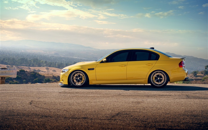 BMW M3 sedán coche amarillo vista lateral Fondos de pantalla, imagen