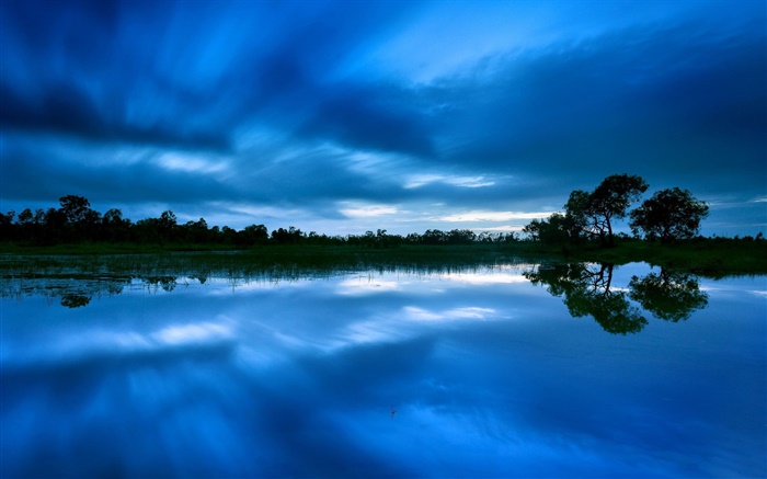 Anochecer, lago, árboles, el cielo azul, la reflexión del agua Fondos de pantalla, imagen