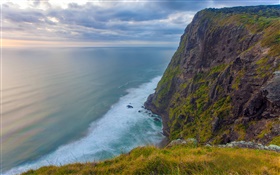 Mercer acantilados, mar, nubes, oscuridad, Waikato, Nueva Zelanda HD fondos de pantalla