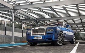 Rolls-Royce Motor Cars, parada coche azul