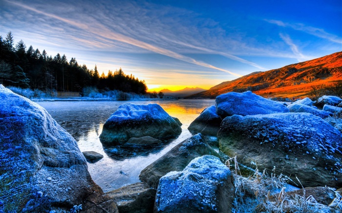 Piedras, puesta del sol, árboles, lago volcánico Fondos de pantalla, imagen