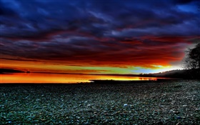 Sunset paisaje, orilla del río, piedra, cielo rojo HD fondos de pantalla
