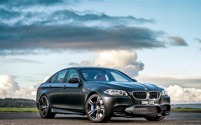 2015 BMW M5 F10 Sedan coche negro Fondos de pantalla, imagen
