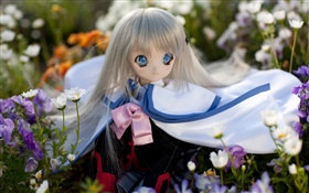 Los ojos azules de la muchacha del juguete, muñeca, flores
