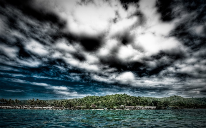 Oscuras nubes azules, casa, mar, costa Fondos de pantalla, imagen