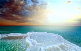 Mar muerto, hermosa puesta de sol, mar salado
