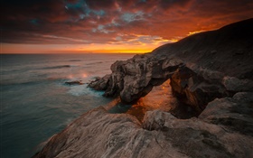 Inglaterra, Northumberland, mar, rocas, la salida del sol, cielo rojo HD fondos de pantalla