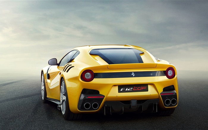 Ferrari F12 visión trasera superdeportivo amarilla Fondos de pantalla, imagen