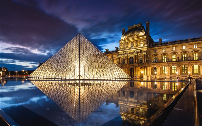 Francia, París, Museo del Louvre, pirámide, la noche, el agua, las luces Fondos de pantalla, imagen