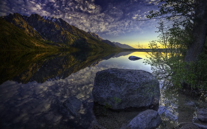 Lago, anochecer, montañas, nubes, reflexión del agua Fondos de pantalla, imagen