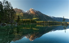 Lago, árboles, montañas, la reflexión del agua
