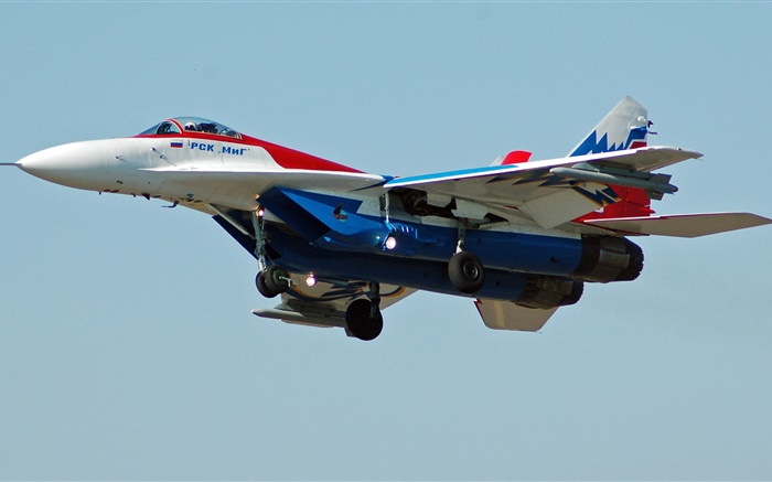 MiG-29 vuelos de combate en el cielo Fondos de pantalla, imagen