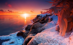 Invierno, la salida del sol, lago, hielo, nieve, hermosos paisajes