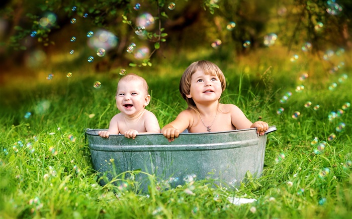 Los niños lindos, verano, hierba, burbujas, alegría Fondos de pantalla, imagen