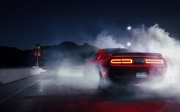 Dodge Challenger supercar rojo de visión trasera, humo Fondos de pantalla, imagen