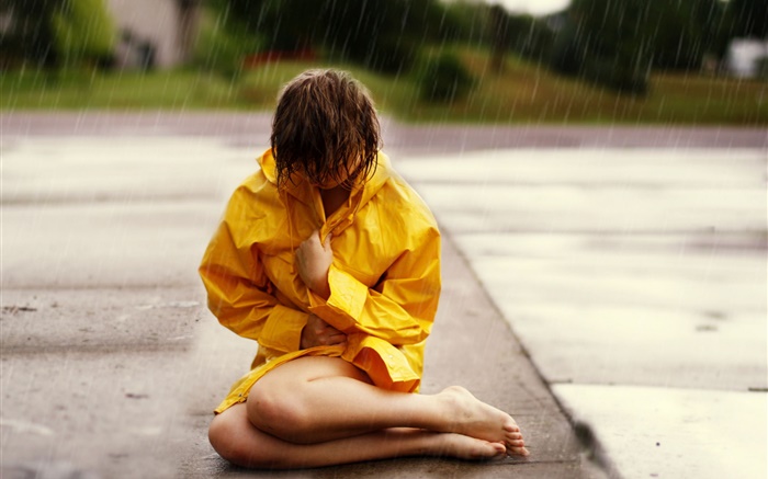 Chica sentada en la calle, la lluvia Fondos de pantalla, imagen