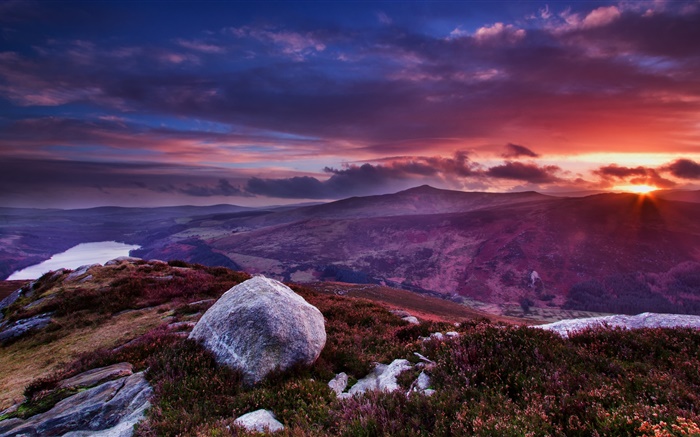 Irlanda, montaña, rocas, flores, hierba, nubes, puesta del sol Fondos de pantalla, imagen