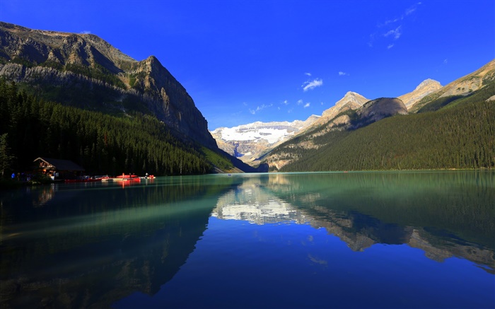 Lake Louise, Parque Nacional Banff, Alberta, Canadá, montañas, bosque, casa, barco Fondos de pantalla, imagen