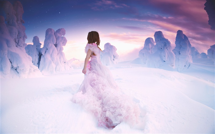 Niña de vestido rosa en invierno, nieve de espesor Fondos de pantalla, imagen