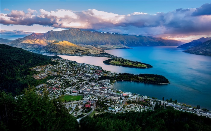 Queenstown, Nueva Zelanda, la ciudad, el lago Wakatipu, bahía, montañas, casas Fondos de pantalla, imagen