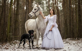 Estilo retro, vestido blanco chica, caballo, perro, bosque