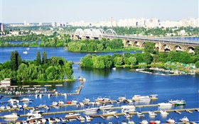 Ucrania, ciudad, río, puente, muelle, barcos, árboles HD fondos de pantalla