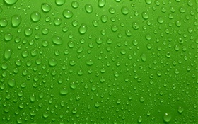 Las gotas de agua, fondo verde