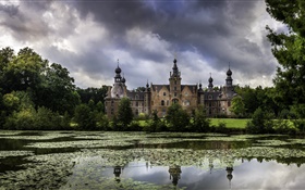 Bélgica, Castillo Ooidonk, estanque, árboles, nubes, oscuridad HD fondos de pantalla