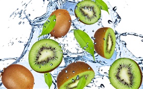 Kiwi, las frutas, las gotas de agua