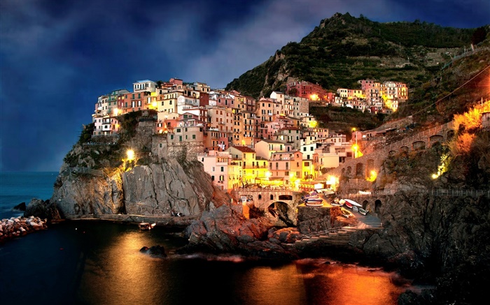 Amalfi, Italia, noche, ciudad, costa, rocas, casa, luces, barcos Fondos de pantalla, imagen