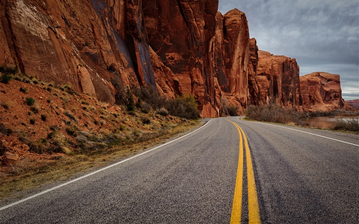La carretera de asfalto, montañas rocosas, atardecer Fondos de pantalla, imagen