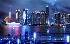China, Shanghai, ciudad de la noche, los rascacielos, luces, río
