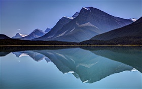 Montañas, lago, bosque, reflexión del agua, cielo
