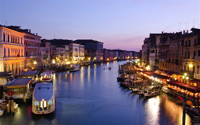 La noche, Venecia, Italia, canal, barcos, casas, luces Fondos de pantalla, imagen