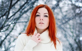 chica bonita, de pelo rojo, invierno, nieve