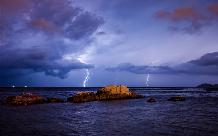 Mar, rayos, tormentas, piedras, noche, nubes Fondos de pantalla, imagen