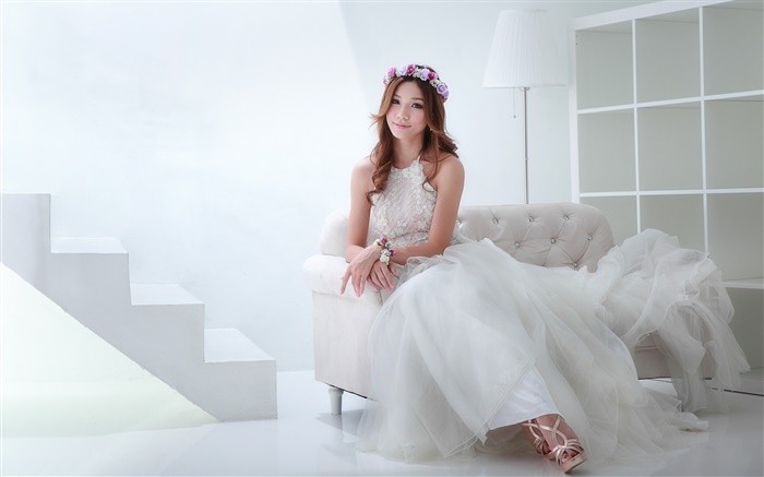 Asia chica, vestido hermoso, novia, la postura, el sofá Fondos de pantalla, imagen