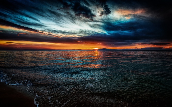 Hermoso paisaje, puesta del sol, el mar, las olas, las nubes, la oscuridad Fondos de pantalla, imagen