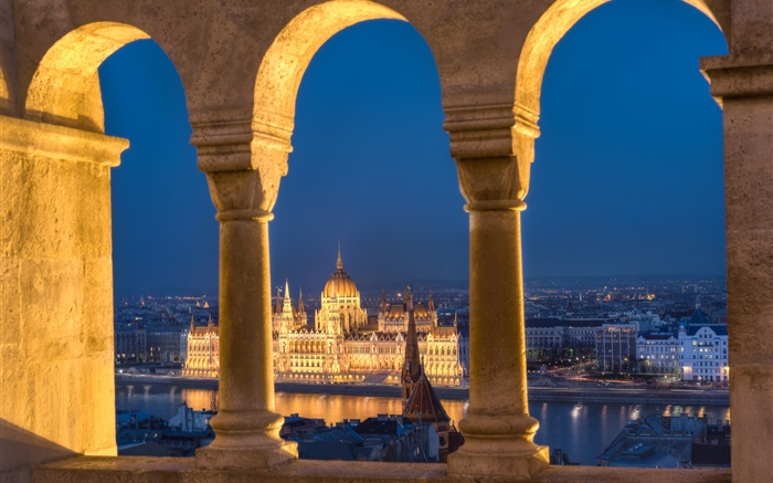 Budapest, Hungría, el Parlamento, el río, la noche, las luces Fondos de pantalla, imagen