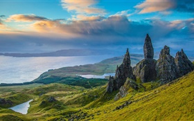 Skye, Escocia, rocas, valle, lago, nubes, oscuridad