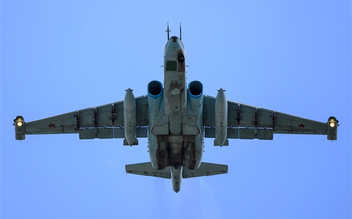 Sukhoi Su-25, vuelo subsónico de combate, vista desde abajo Fondos de pantalla, imagen