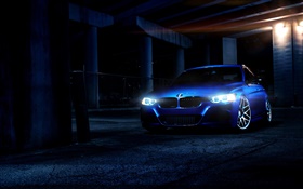 BMW coche azul en la noche, las luces